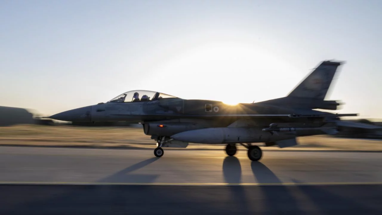 T&uuml;rk F-16'ları Romanya'da NATO'nun hava savunma faaliyetine katıldı