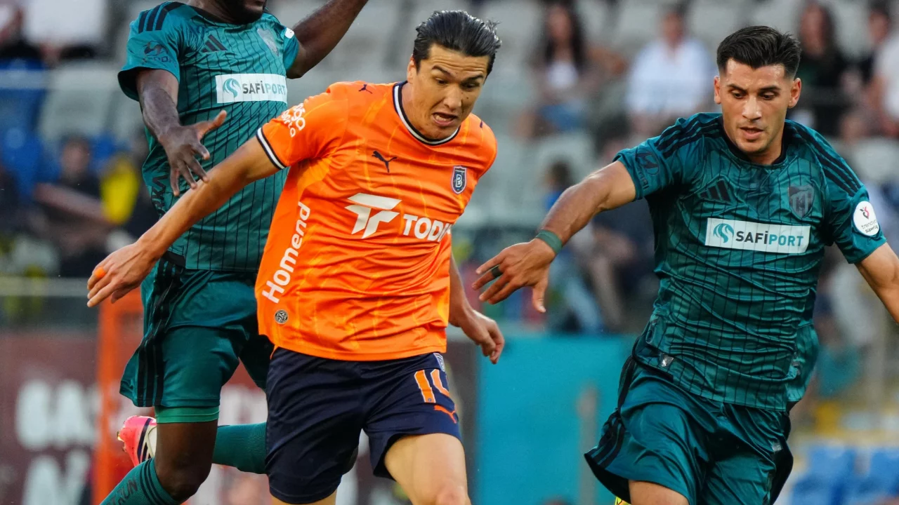 Başakşehir sezona hızlı başladı: Kocaelispor karşısında 2-0'lık galibiyet