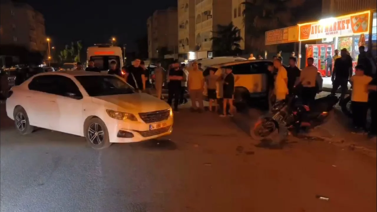 Nusaybin'de kaza sonrası bı&ccedil;aklı kavga: 3 yaralı