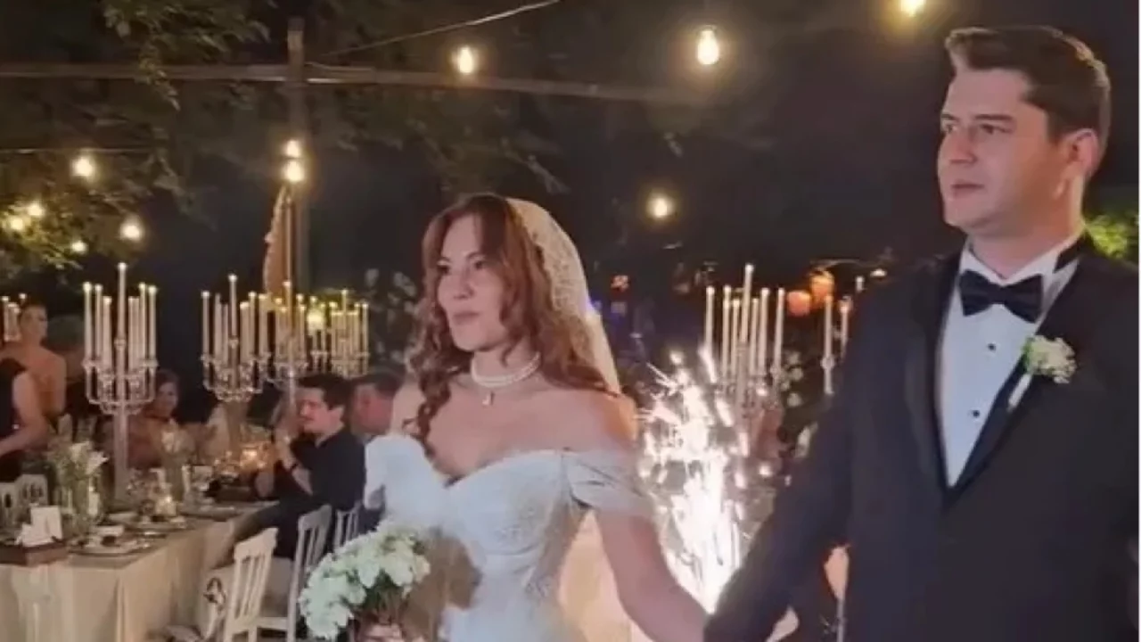 &Uuml;mit Besen'in Kızı Ezgi Besen d&uuml;nyaevine girdi! G&ouml;rkemli d&uuml;ğ&uuml;nden dikkat &ccedil;eken detaylar