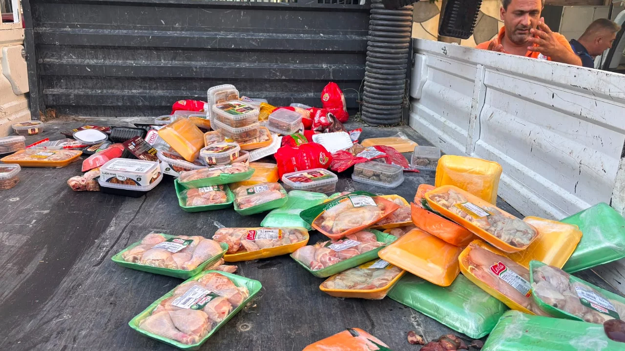 Bursa'da şoke eden g&ouml;r&uuml;nt&uuml;! 250 kilo et imha edildi