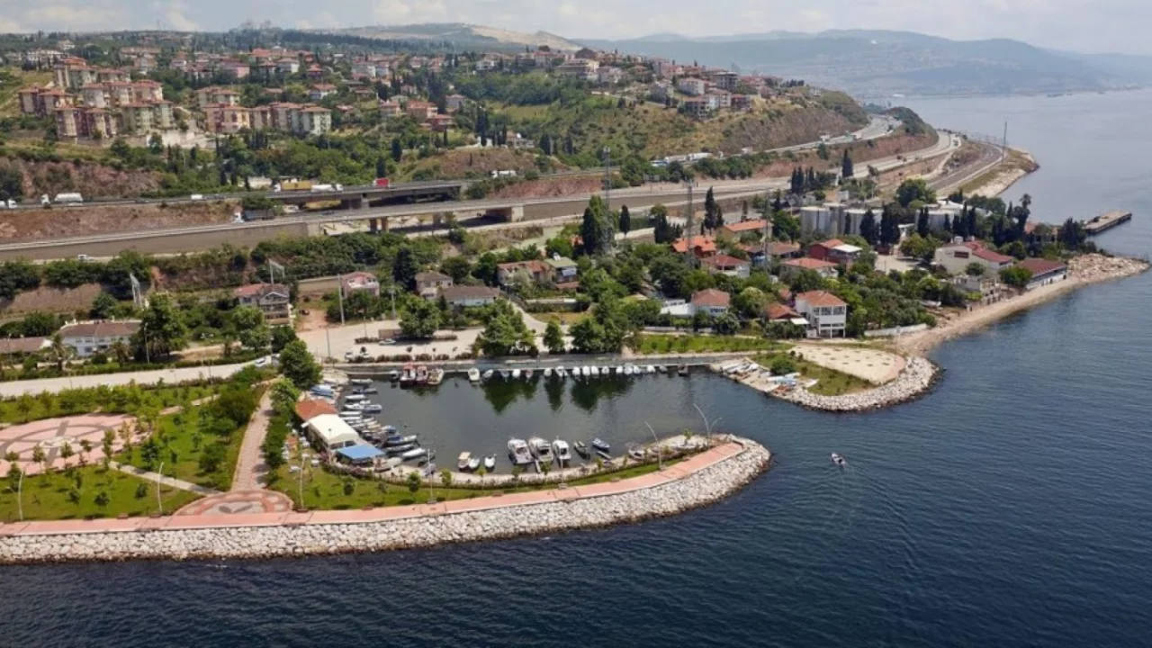 17 Ağustos'taki b&uuml;y&uuml;k depremde yıkılmayan tek yer! Bir &ccedil;ivi bile oynamadı...