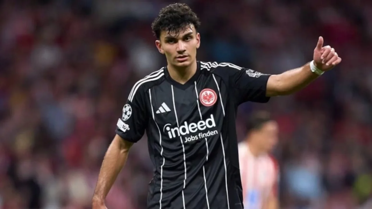 Galatasaray istiyordu: Eintracht Frankfurt, Can Uzun'da fiyat d&uuml;ş&uuml;rm&uuml;yor!