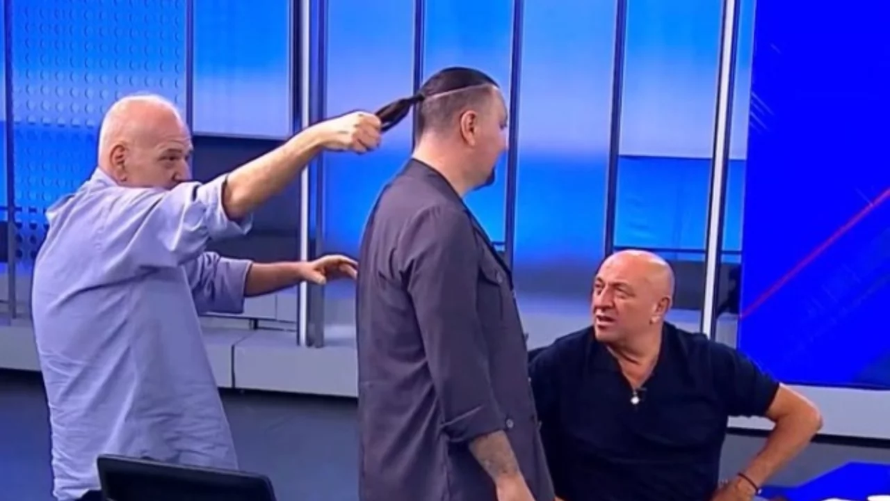 Ahmet &Ccedil;akar ve Necati Ateş, o pozisyonu st&uuml;dyoda canlandırdı