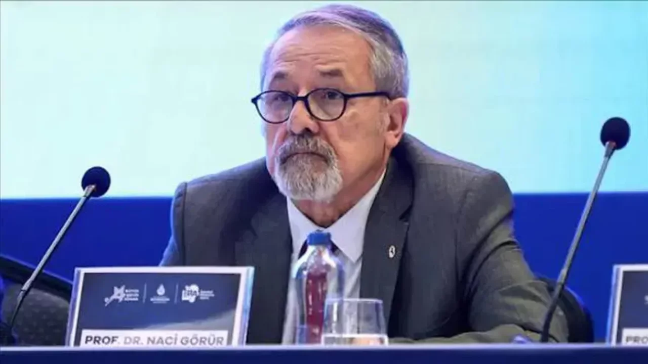 Naci G&ouml;r&uuml;r'den 17 Ağustos'ta korkutan uyarı: "Er veya ge&ccedil; b&uuml;y&uuml;k bir deprem olacak"