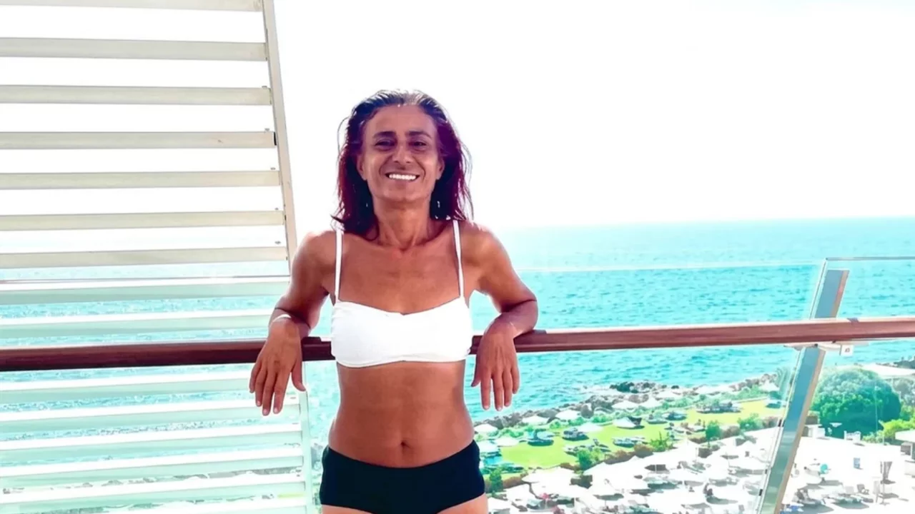 Yıldız Tilbe'yi g&ouml;renler şaşkına d&ouml;nd&uuml;! Y&uuml;zme bilmeden Jet-Ski &uuml;zerinde bakın ne yaptı