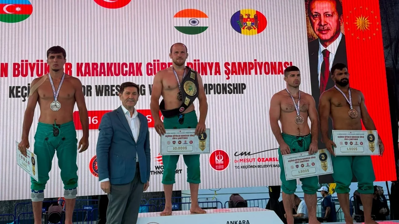 B&uuml;y&uuml;kşehir Belediyesporlu Fazlı Eryılmaz d&uuml;nya şampiyonu