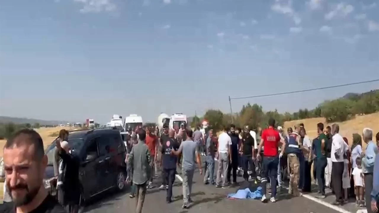 Diyarbakır'da nişan yolculuğu faciayla bitti: Minib&uuml;s s&uuml;r&uuml;c&uuml;s&uuml; tutuklandı