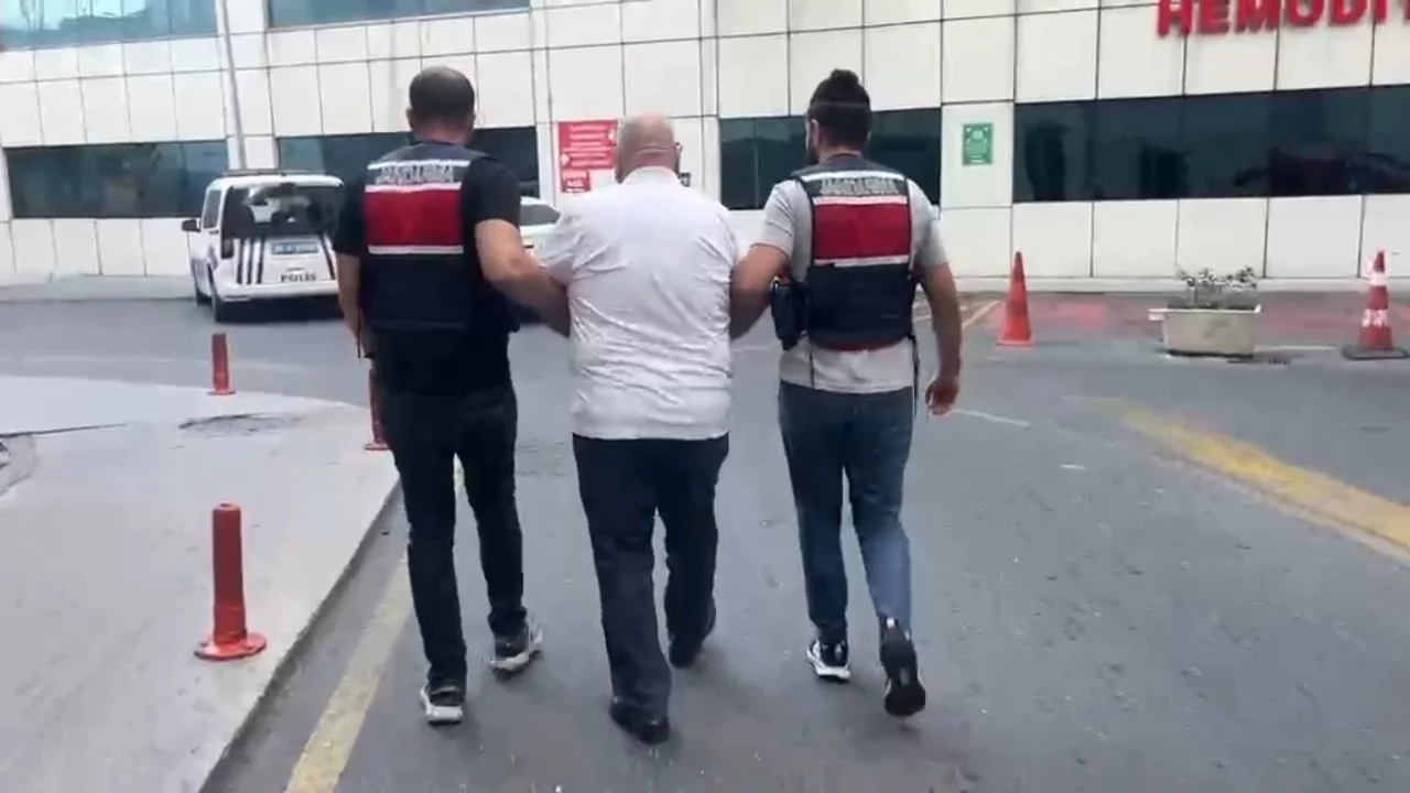 MİT görevlisi olduklarını söyleyip adli dosyayı çözme vaadiyle 100 bin dolar aldılar