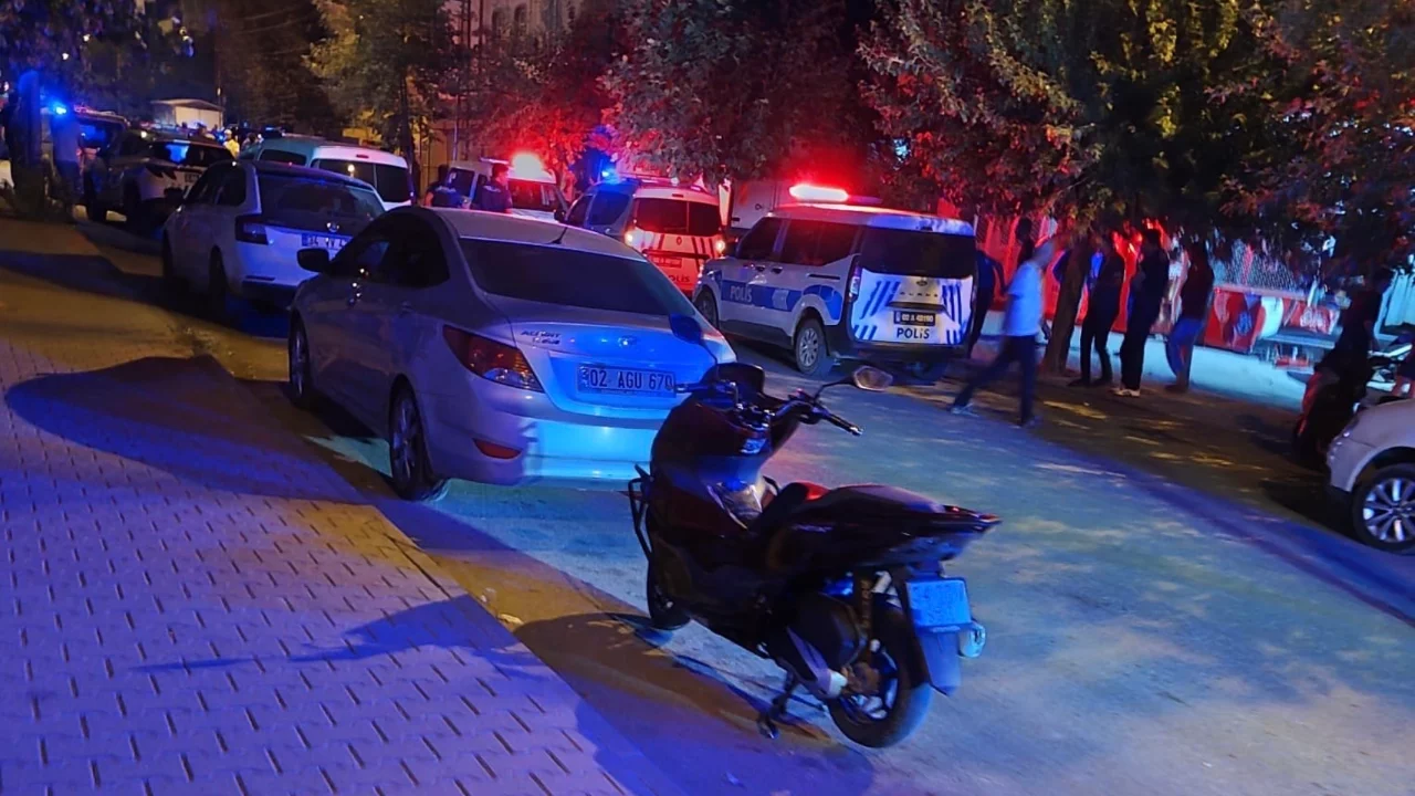 Adıyaman'da akrabalar arasındaki kavga hastanede bitti: 1'i polis 4 yaralı