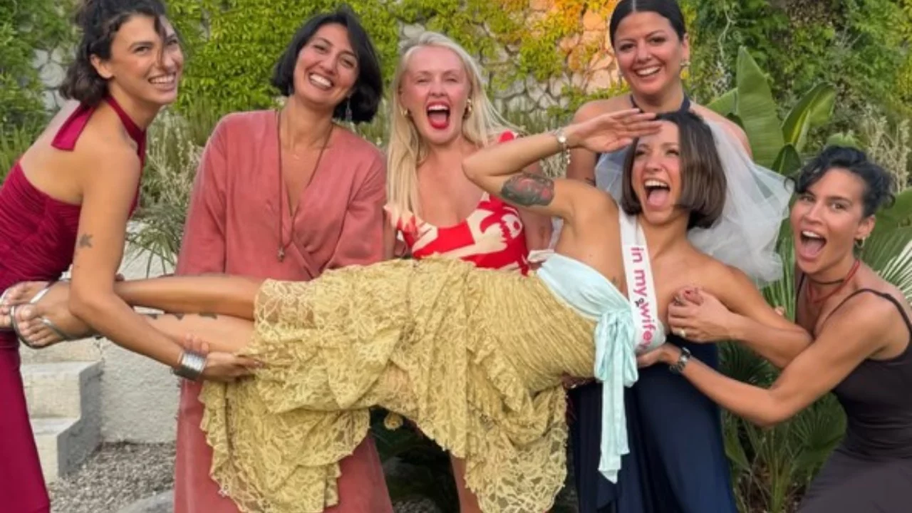 Zeynep Bastık'tan bekarlığa veda etti
