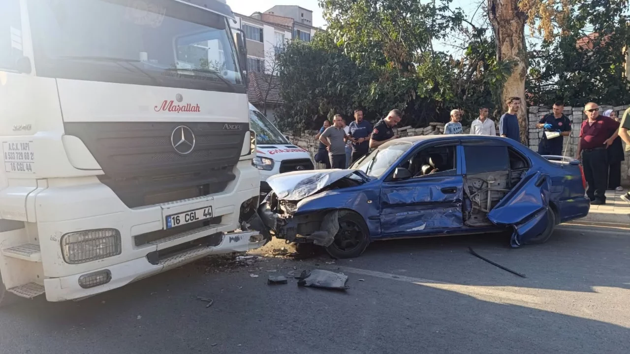 Yenişehir'de feci kaza ucuz atlatıldı! Üç araç hurdaya dönerken...