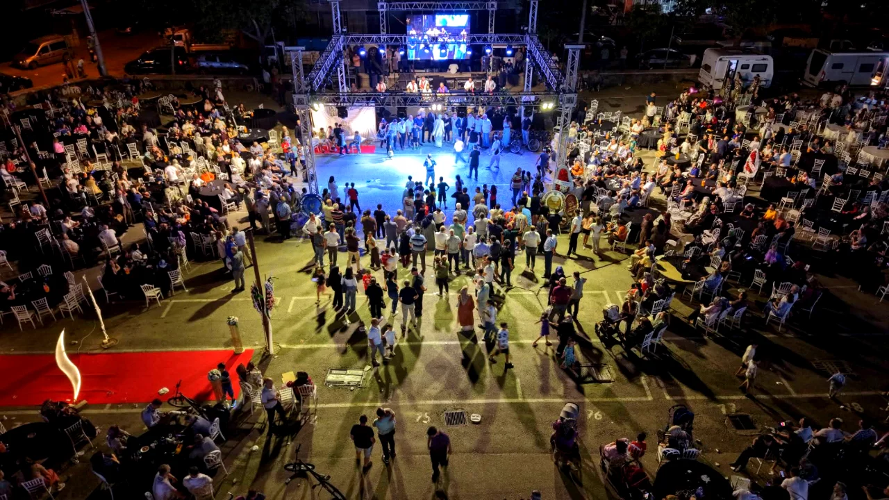 Bursa'da görenler festival zannetti! Binlerce kişi katıldı, alan doldu taştı...