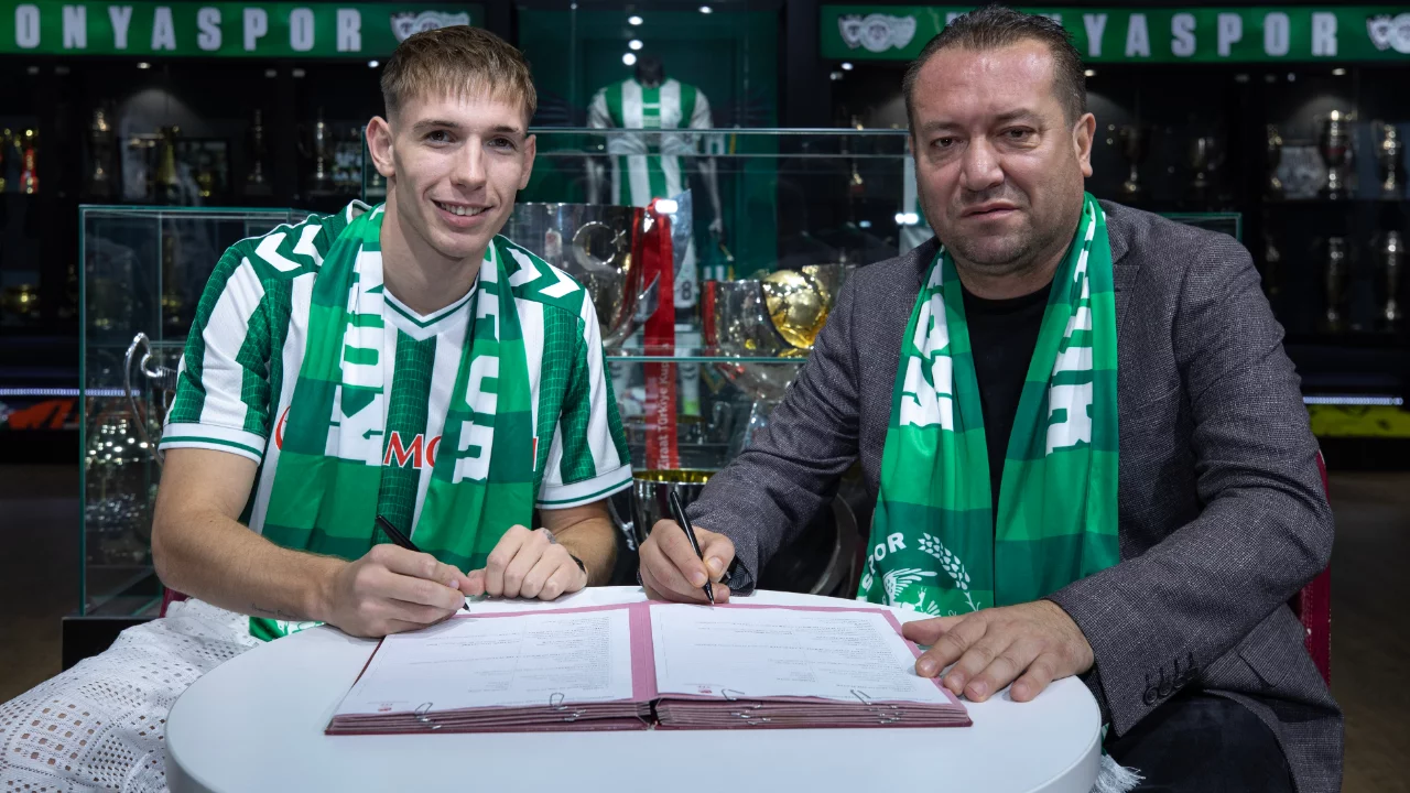 Konyaspor'dan orta sahaya genç takviye: Rajmund Toth imzayı attı
