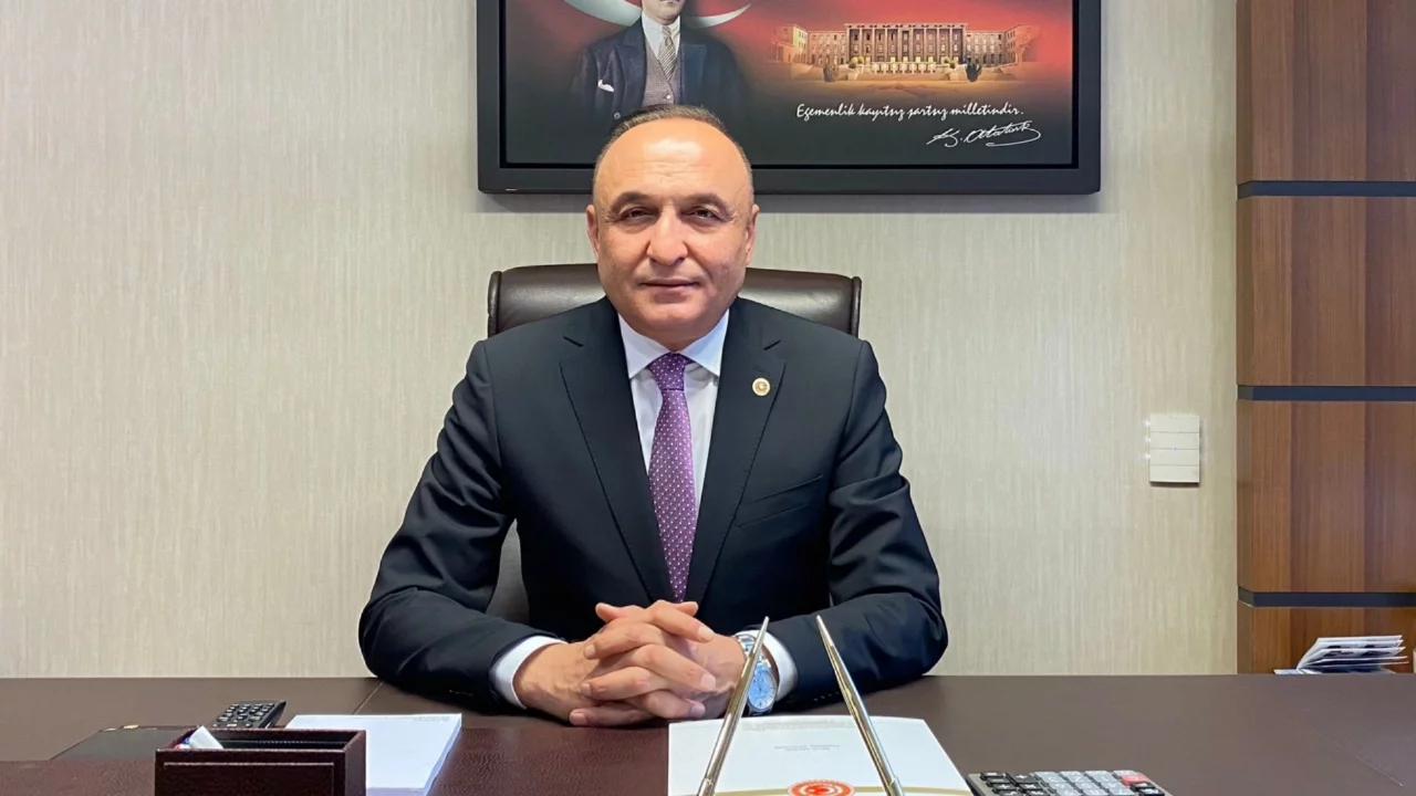 Sokak ortasında milletvekiline bıçaklı saldırı! Hastaneye kaldırıldı...
