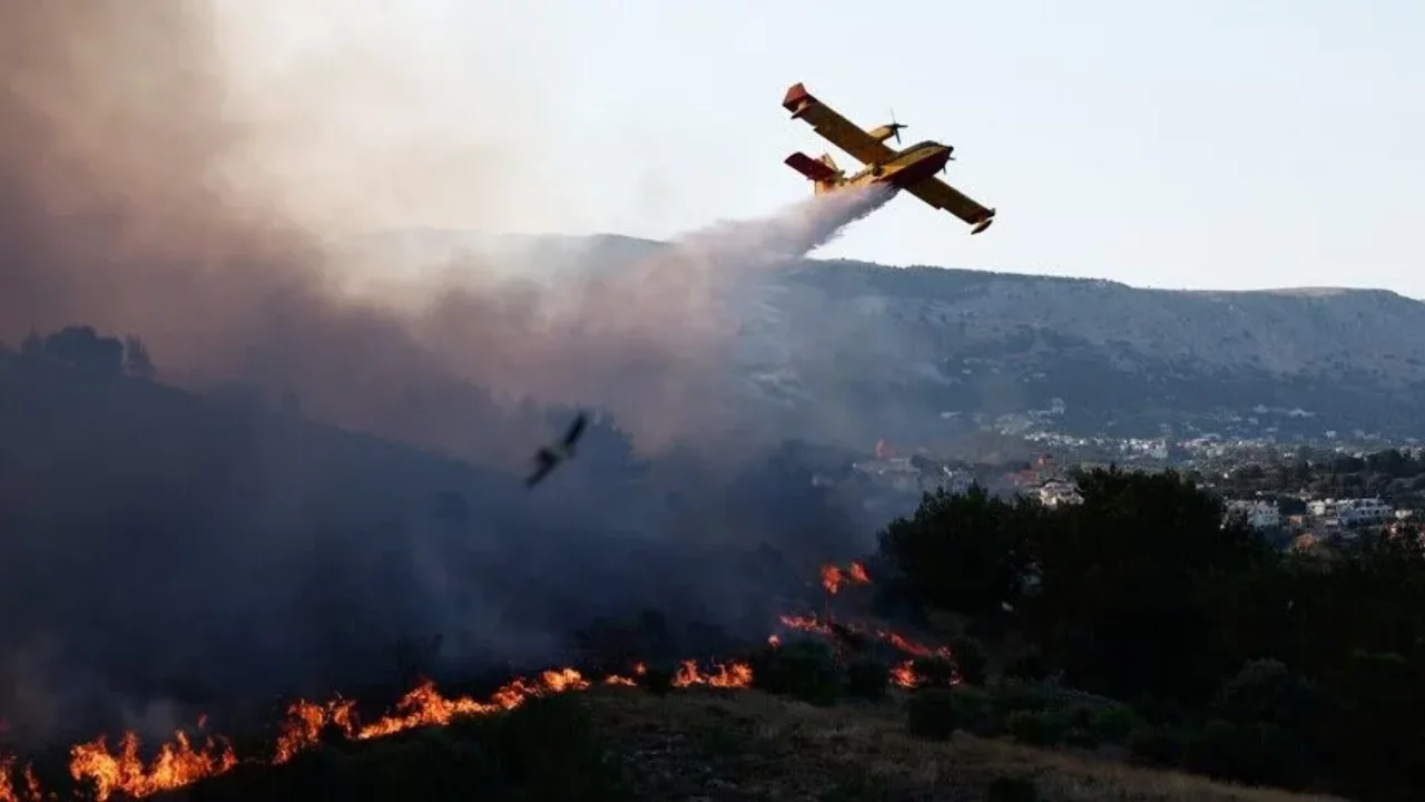 Yunanistan'da peş peşe orman yangınları: 4 b&ouml;lgede alarm verildi