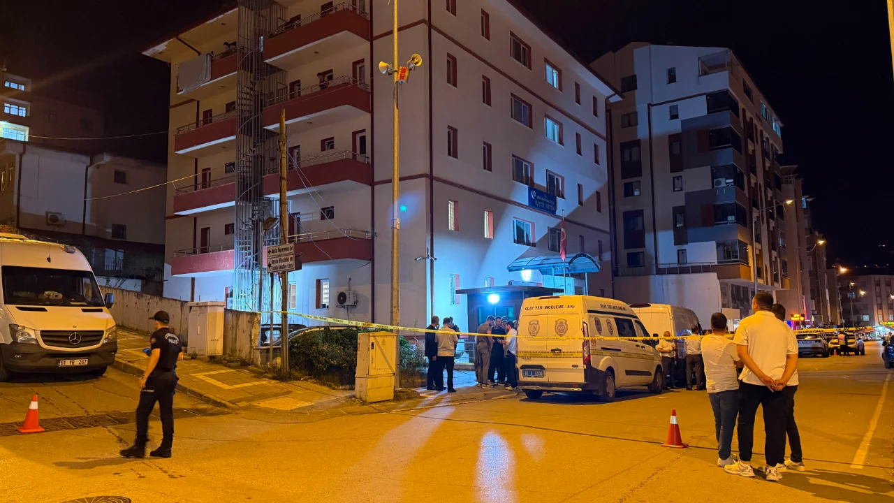Arsin'de otoparktaki araçların üzerine insansız hava aracı düştü