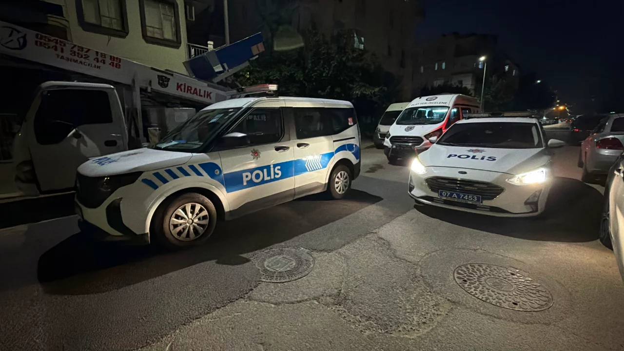 Antalya'da cadde ortasında tabancayla rastgele ateş açtı: Polis kısa sürede yakaladı
