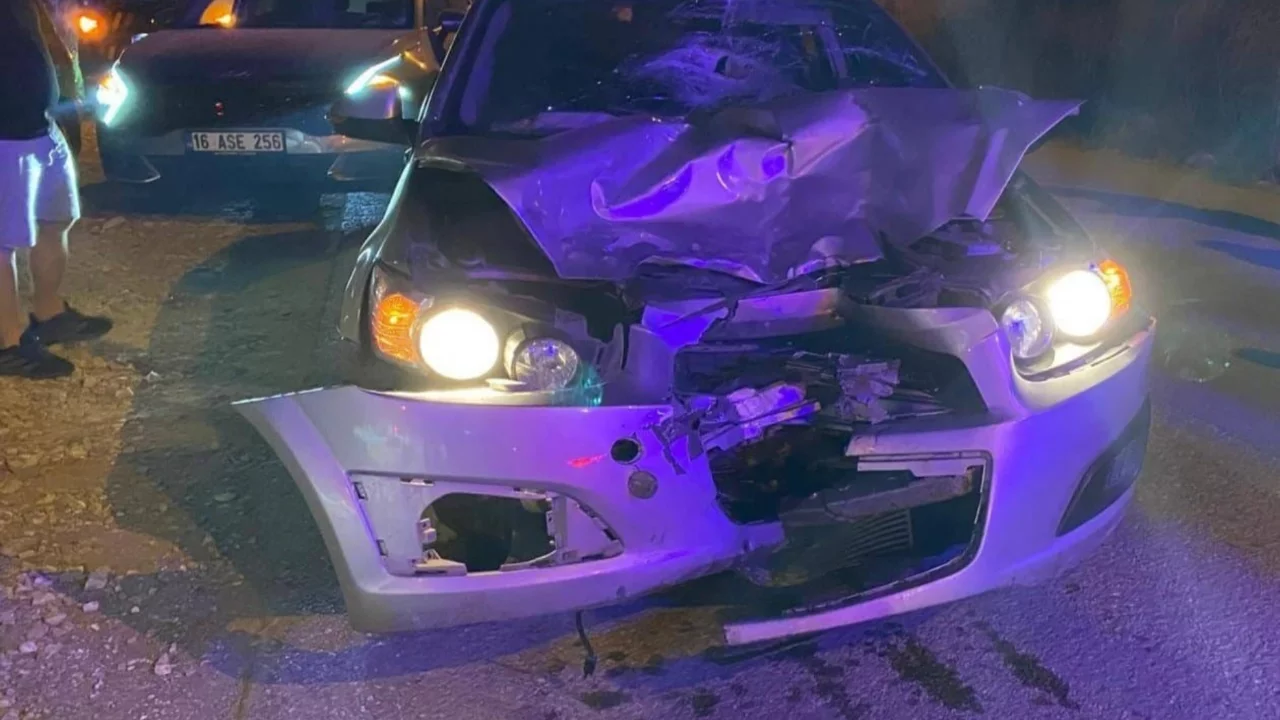 Bursa İneg&ouml;l'de gece saatlerinde feci kaza! Motosiklet s&uuml;r&uuml;c&uuml;s&uuml; ağır yaralandı