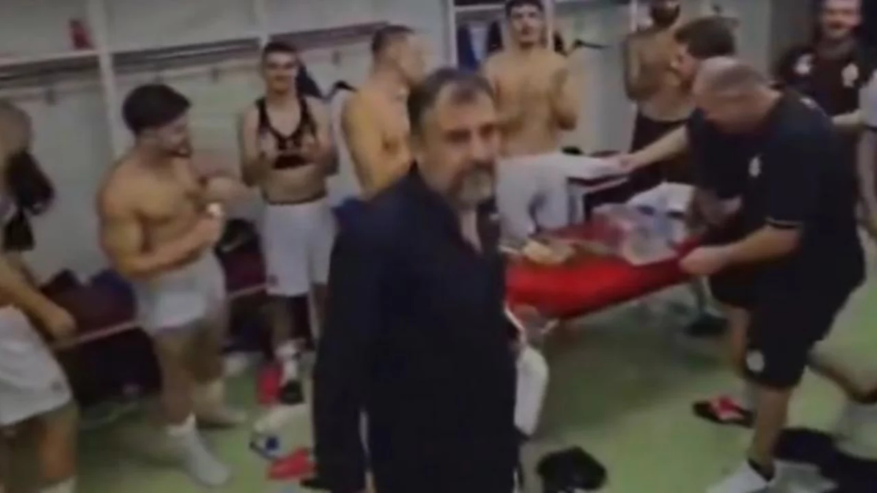 Kul&uuml;p başkanı sevin&ccedil;ten &ccedil;ıldırdı! Para dolu &ccedil;antayı sa&ccedil;tı