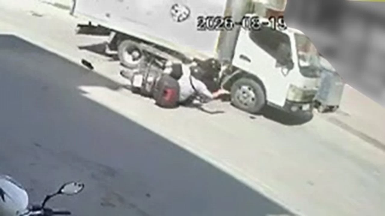 Bursa'da feci kaza! Motosiklet ile kamyonet çarpıştı...