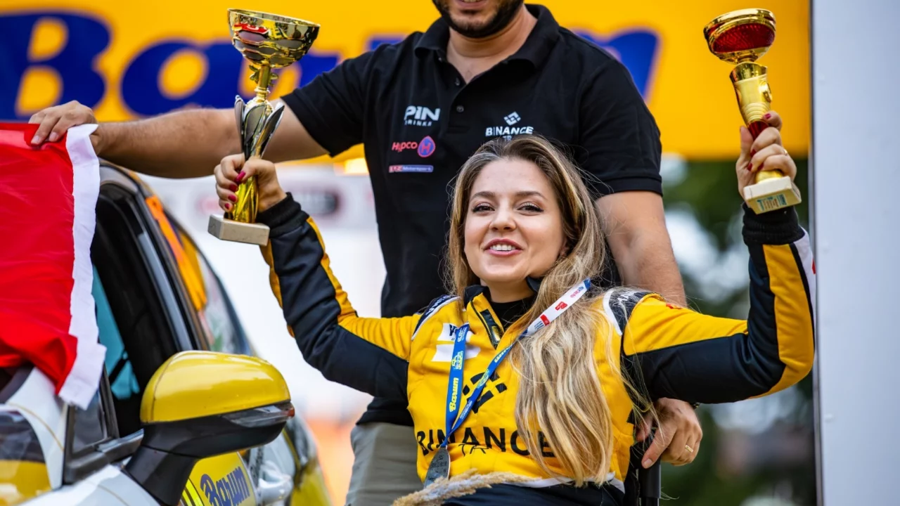 Bursalı ralli pilotu K&uuml;bra Denizci Keskin Avrupa'da yine zirvede!