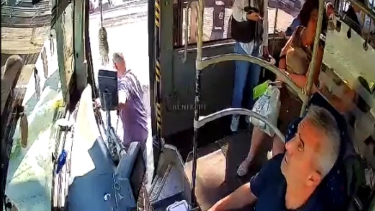 Minib&uuml;ste fenalaşan gen&ccedil; kız i&ccedil;in şof&ouml;r g&uuml;zergahını değiştirdi