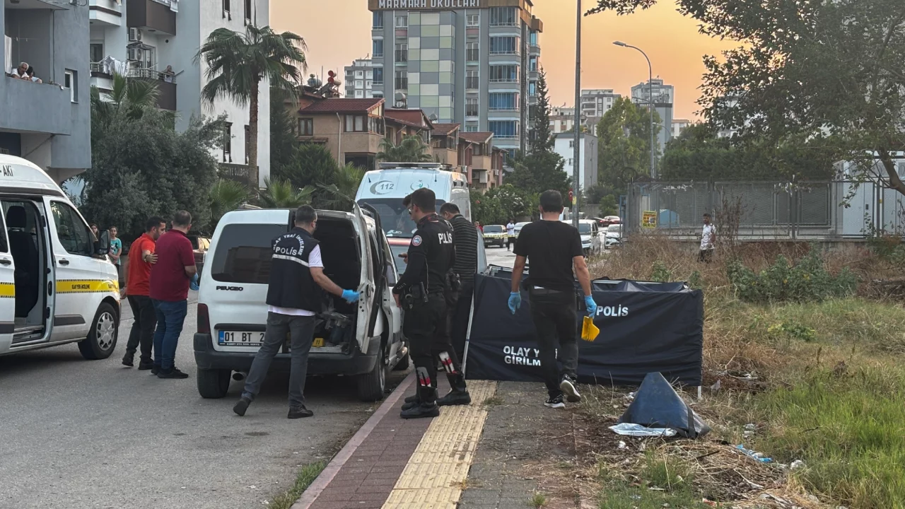 Alacak verecek kavgasında ortalık kana bulandı! D&uuml;kkan sahibi ve oğlu &ouml;ld&uuml;...