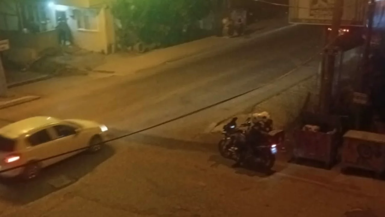 Üvey babasını sokak ortasında silahla vurdu! Hayatını kaybetti...