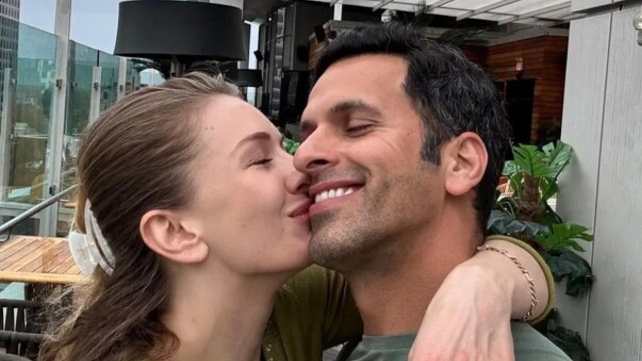 Yasemin Kay Allen'dan eşi Erdal Kaya'ya romantik mesaj: "Seni bol Bol &ouml;p&uuml;c&uuml;k bekliyor"