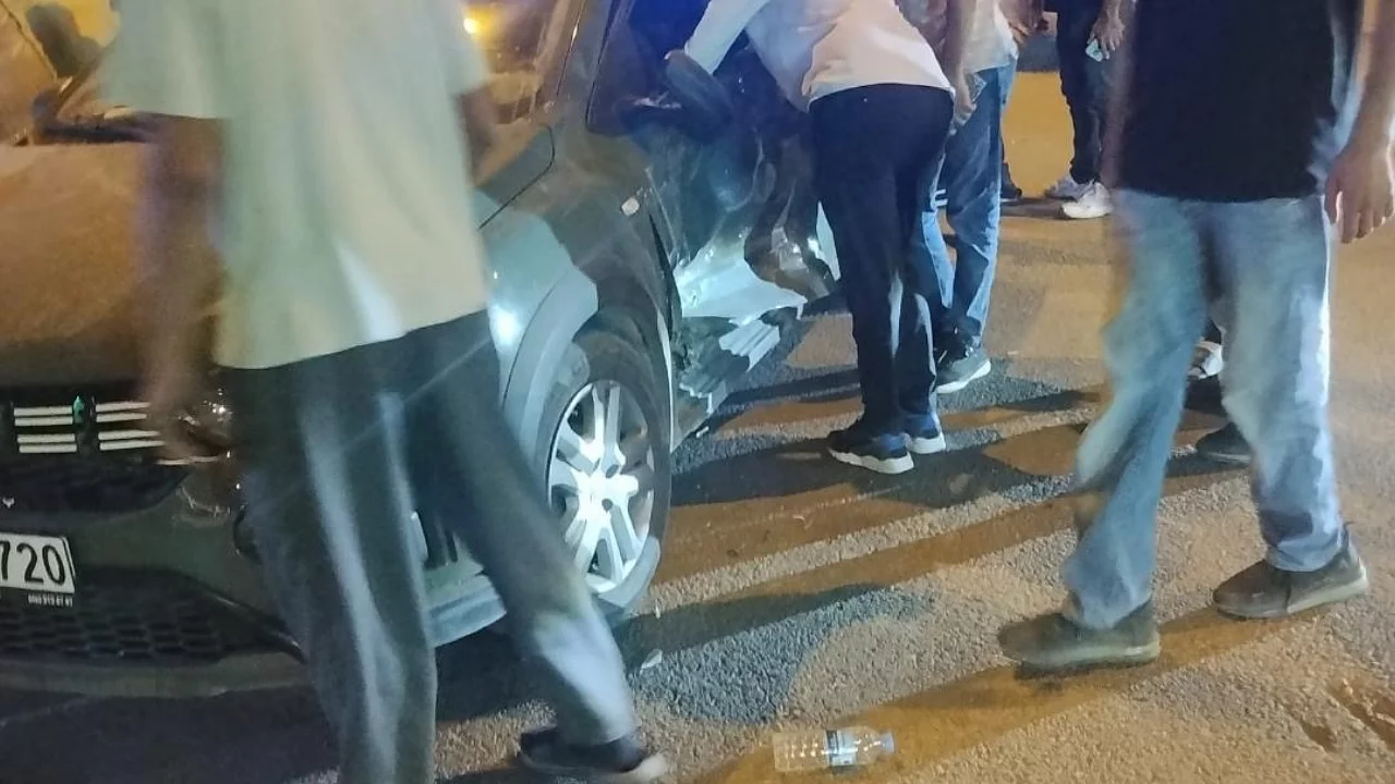 Ambulans ile otomobil çarpıştı