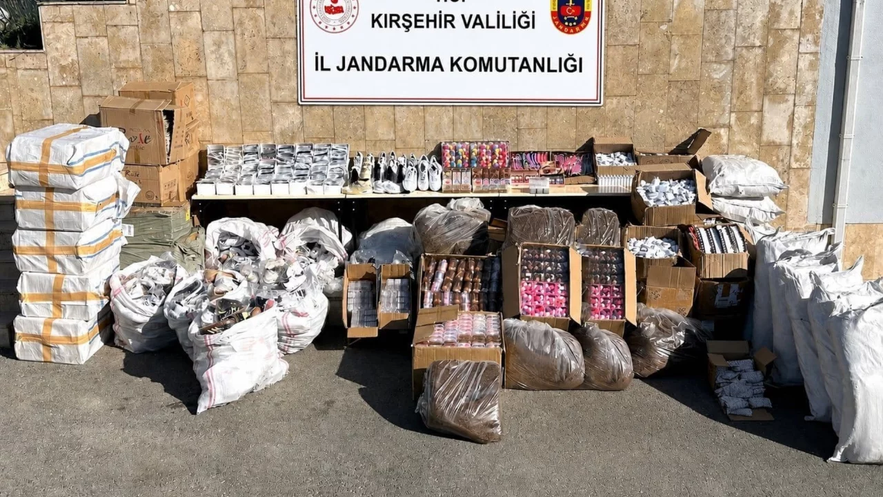 Tırda 12.5 TL'lik gümrük kaçağı eşya ele geçirildi