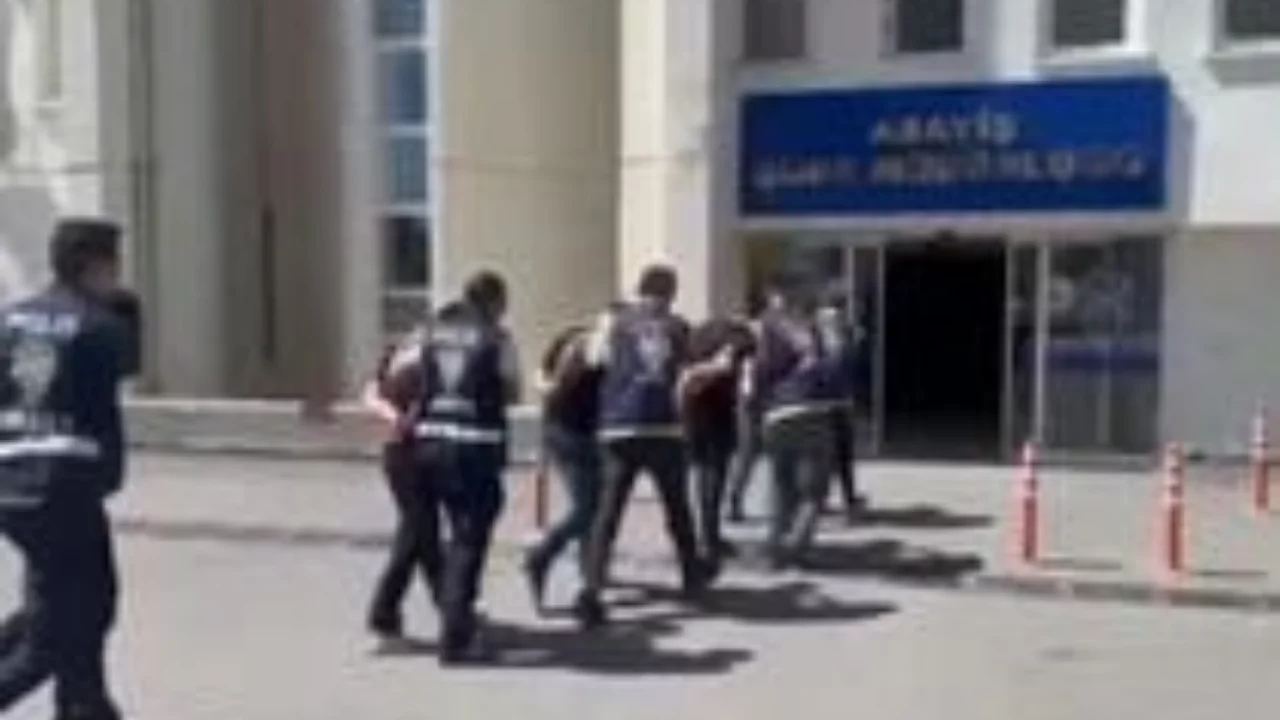 Ankara'da 'ilişki' vaadiyle gasp tuzağına 6 gözaltı