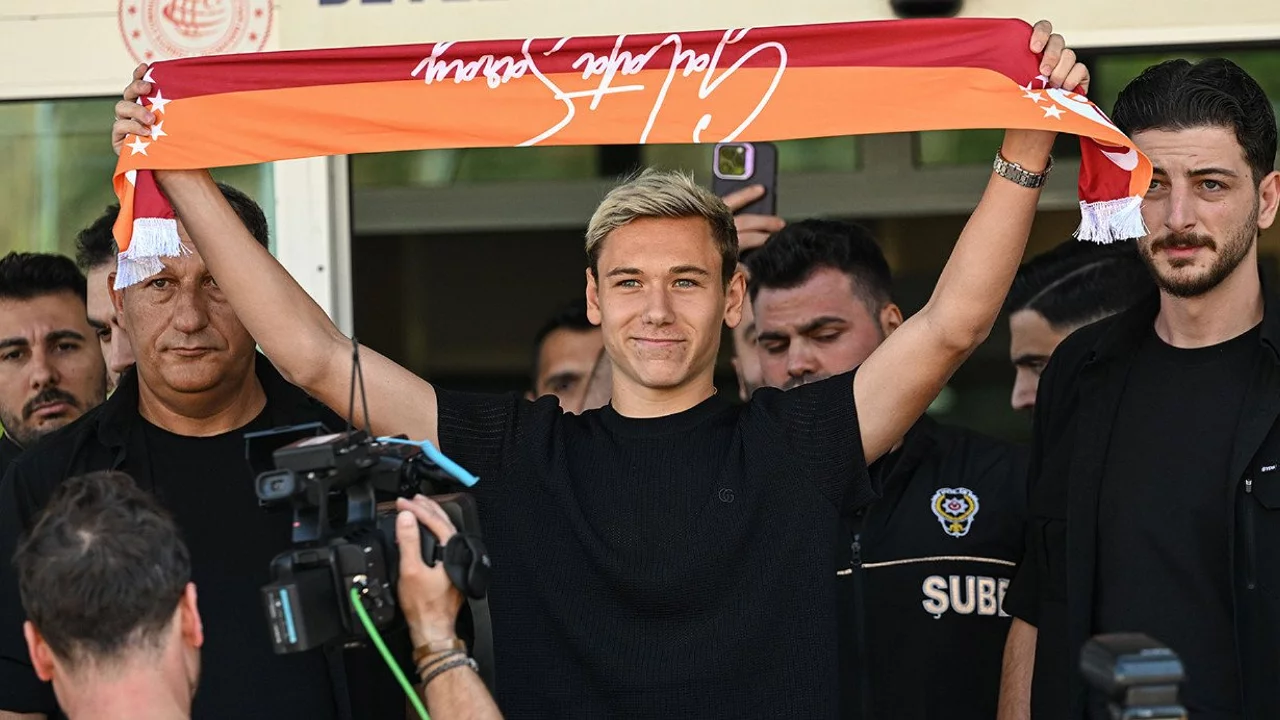 Galatasaray'ın yeni transferi Batrakov, İstanbul'a geldi