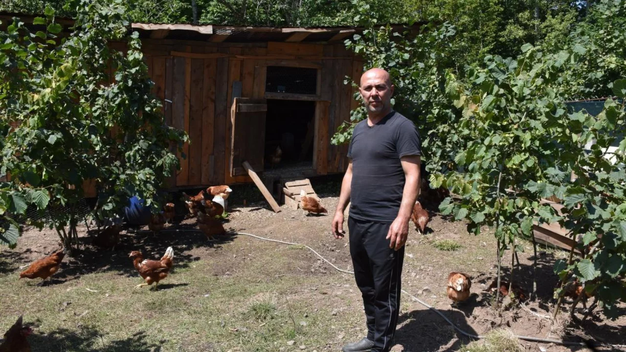 Şehirdeki d&uuml;kkanını kapatıp k&ouml;yde yeni işe başladı: Tanesi 10 TL