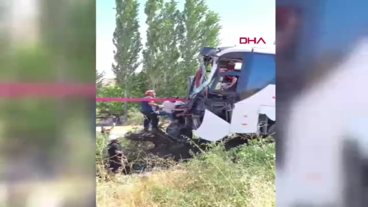 Diyarbakır'da otobüs şarampole devrildi: 2 yaralı