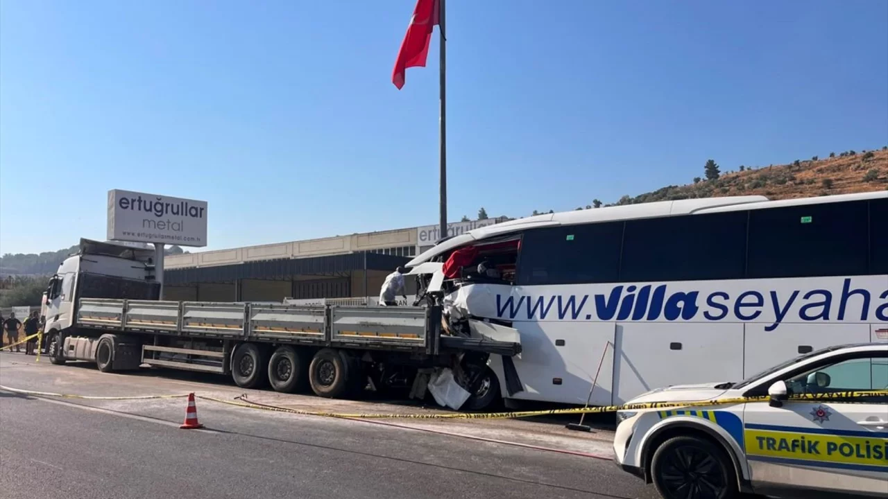 Şehit Polis Memuru Mehmet Arif Şefkatlı son yolculuğuna uğurlandı...