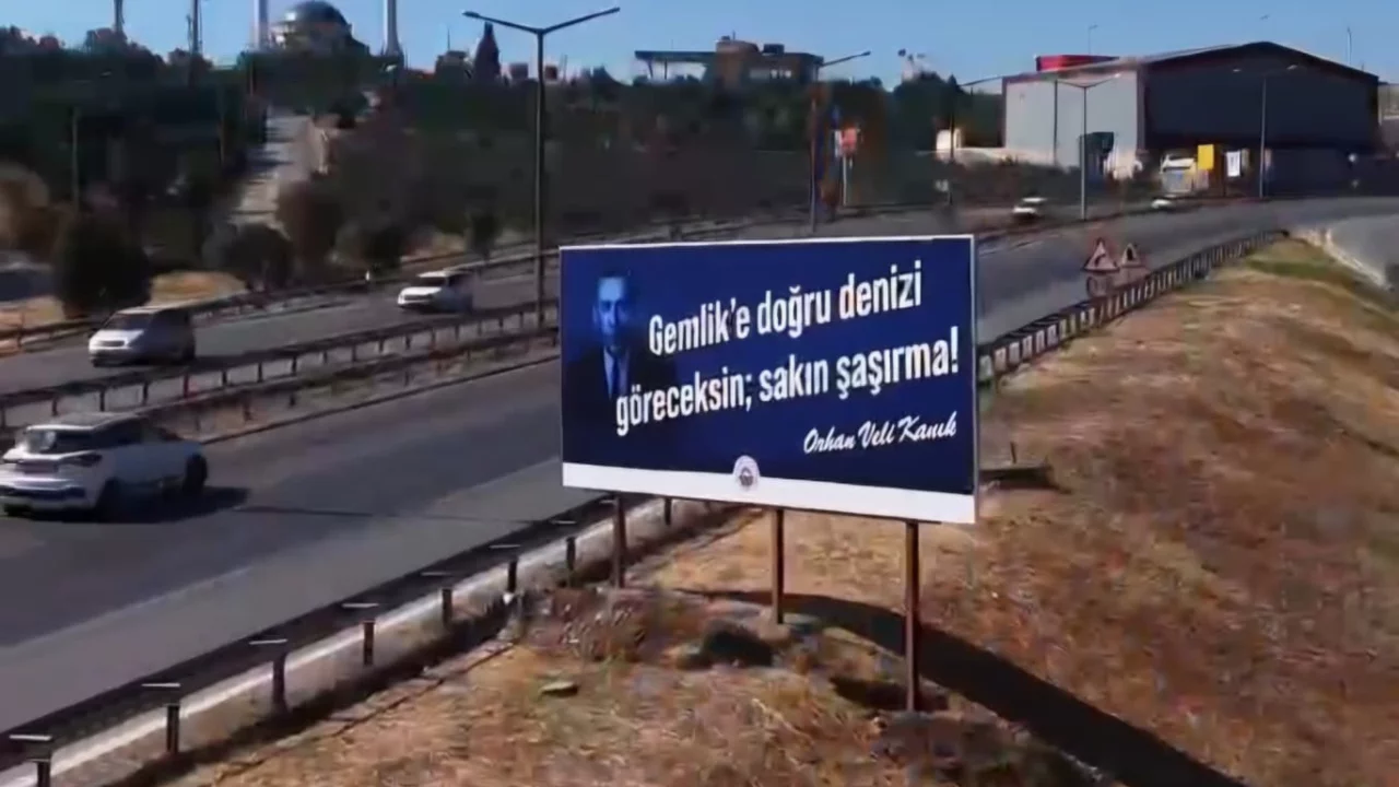 Orhan Veli'nin Gemlik'e dair dizeleri yeniden yerini aldı