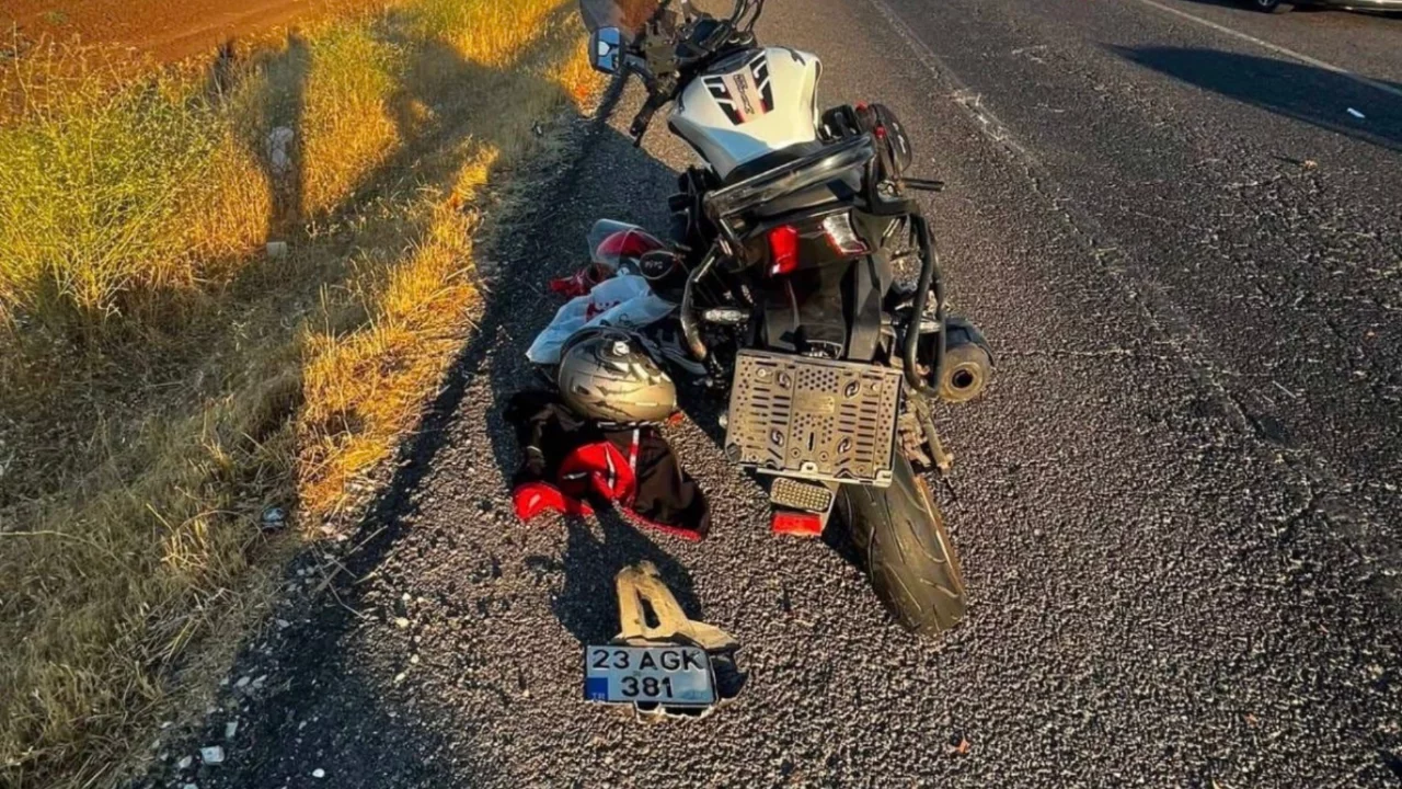 Diyarbakır'da feci kaza: Motosikletteki gen&ccedil; hayatını kaybetti