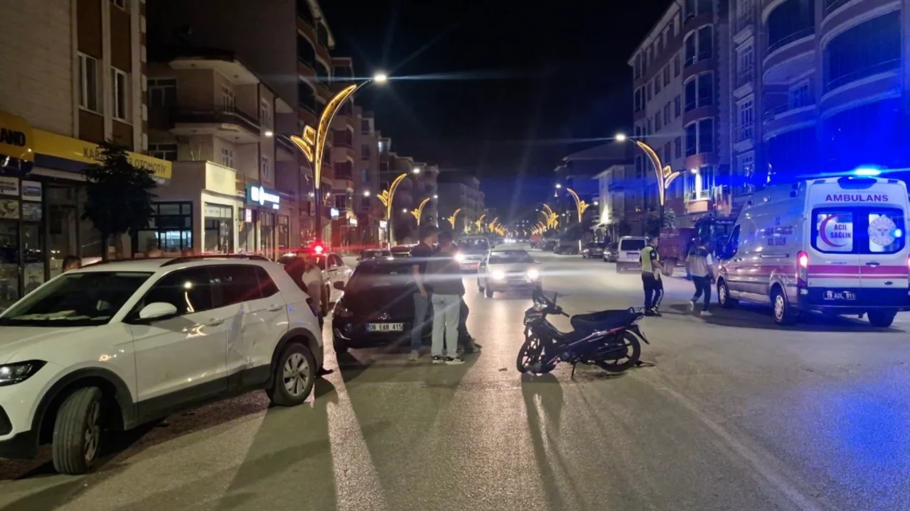 &Ccedil;orum Alaca'da U d&ouml;n&uuml;ş&uuml; kazası: Motosiklet s&uuml;r&uuml;c&uuml;s&uuml; yaralandı
