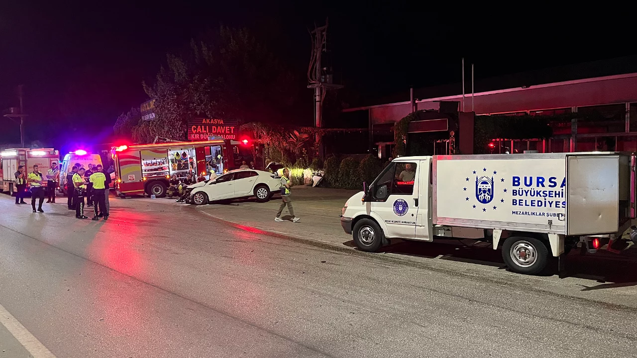 Bursa'da gece vakti korkun&ccedil; kaza! 2 kişi can verdi