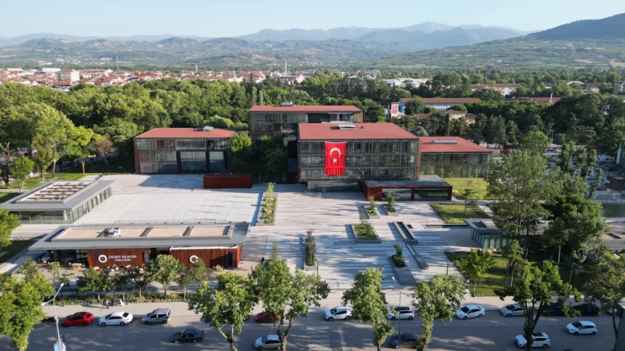 İnegöl Belediyesi harekete geçti: Kentte yapay zek&acirc; destekli görüntü sistemi kurulacak