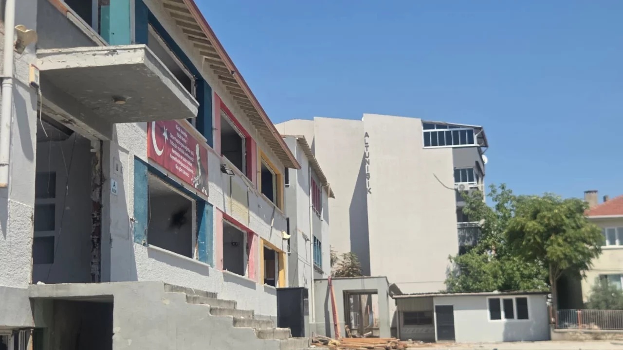 Bursa'da bir devir sona eriyor! Tarihi okul yıkılıyor
