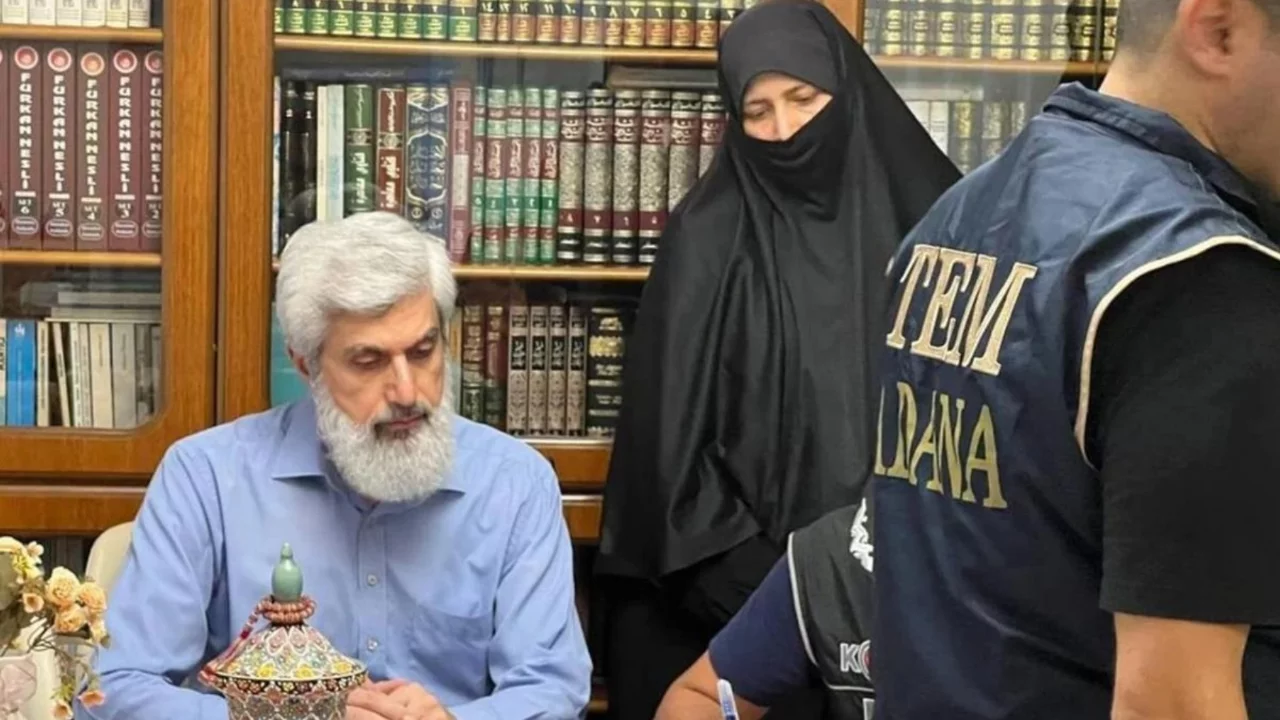 Sosyal medya y&ouml;neticilerinin evinden milyonlar &ccedil;ıktı