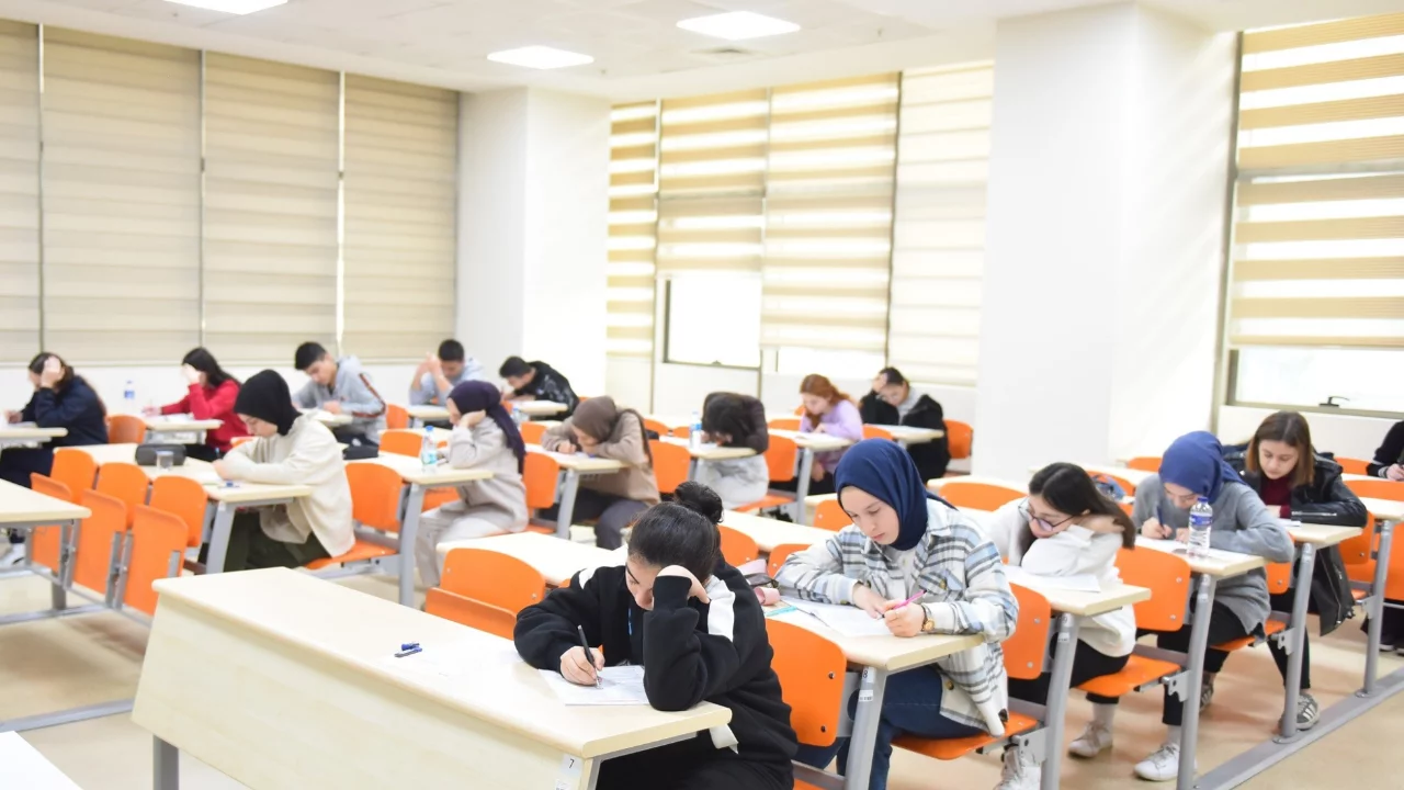 KPSS'ye girecek adaylara Bursa'da sınav öncesi prova