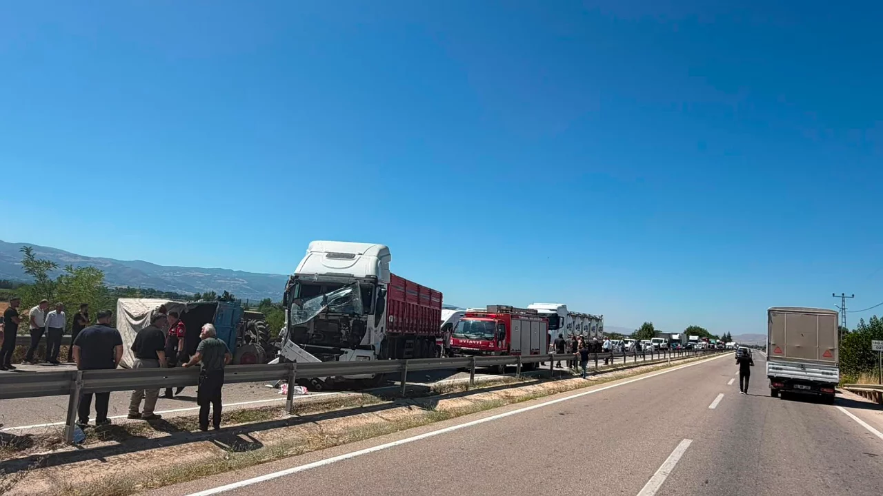 Tır ile trakt&ouml;r &ccedil;arpıştı: 1 yaralı