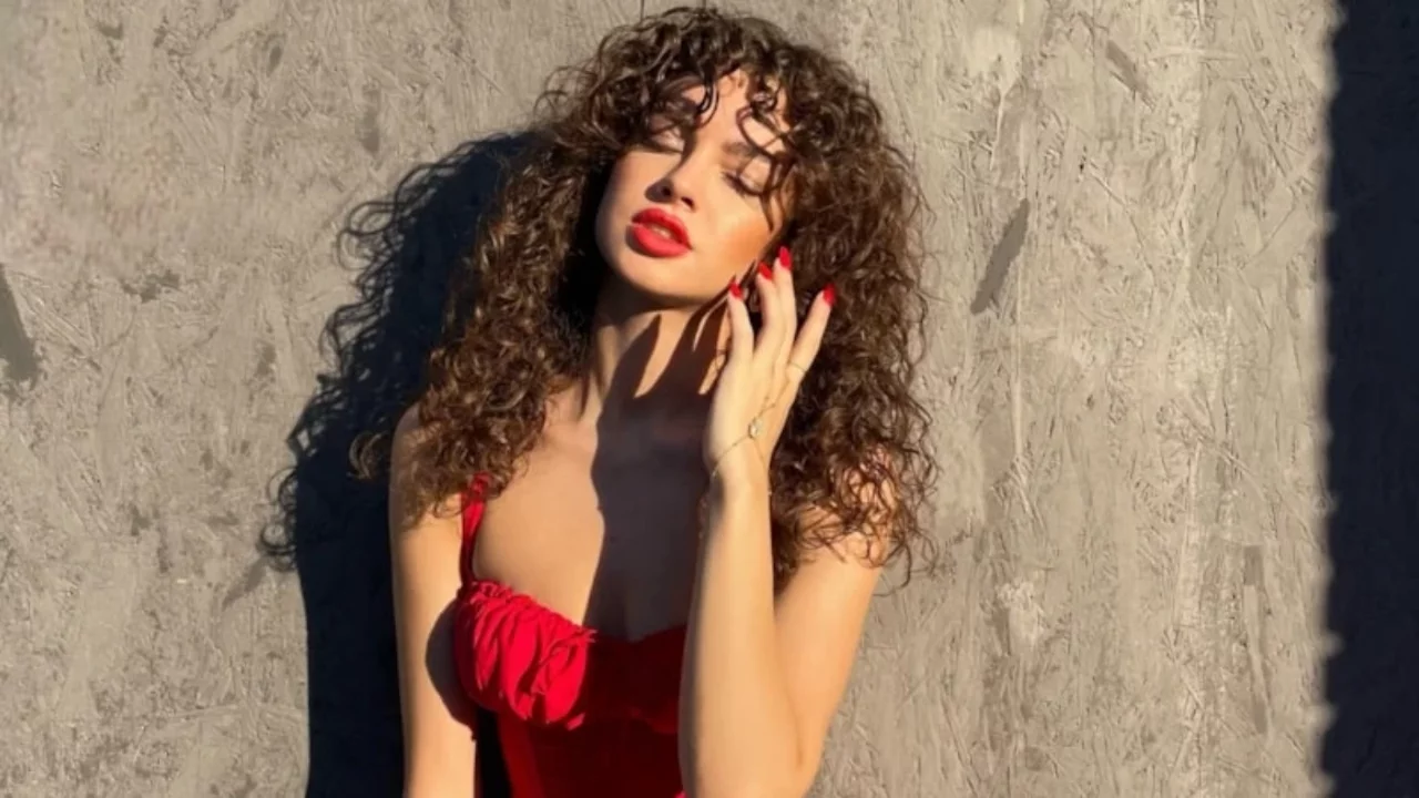 Su Burcu Yazgı Coşkun'dan peş peşe dikkat çeken pozlar! Sosyal medyada beğeni yağdı