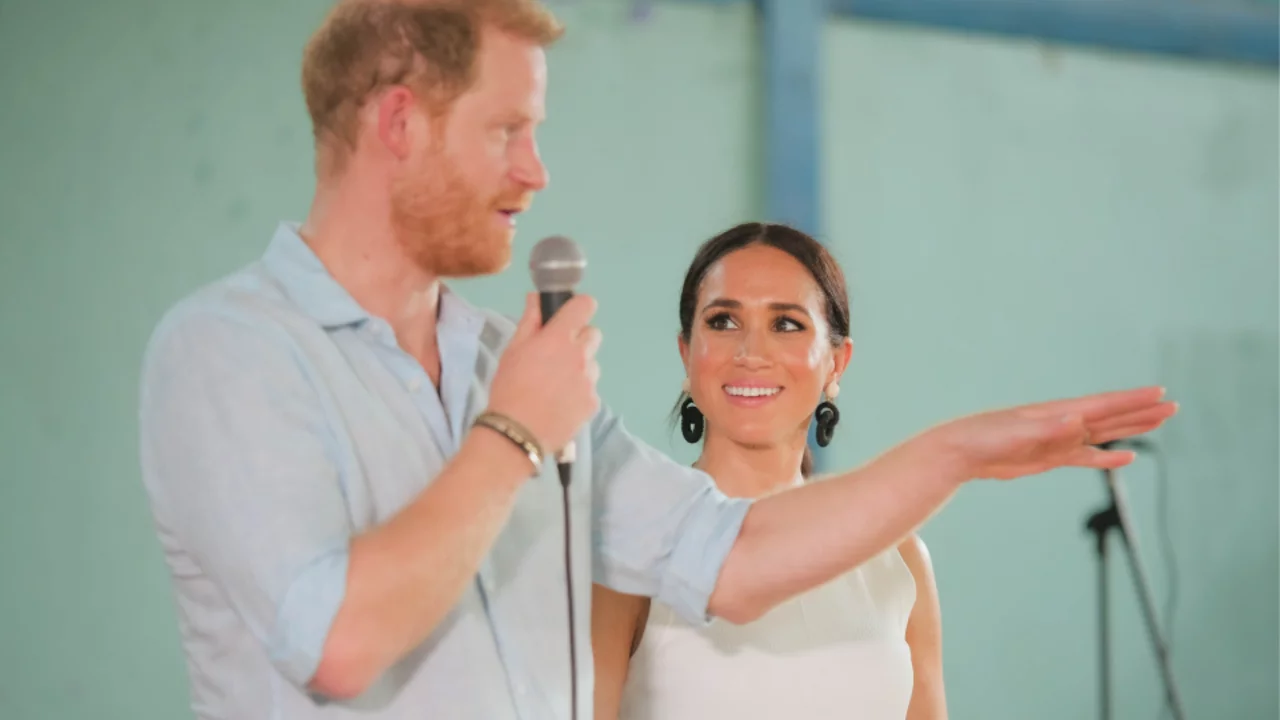 Prens Harry ile İngiltere'ye d&ouml;n&uuml;yor! Meghan Markle'ın oyunculuk planı ortaya &ccedil;ıktı