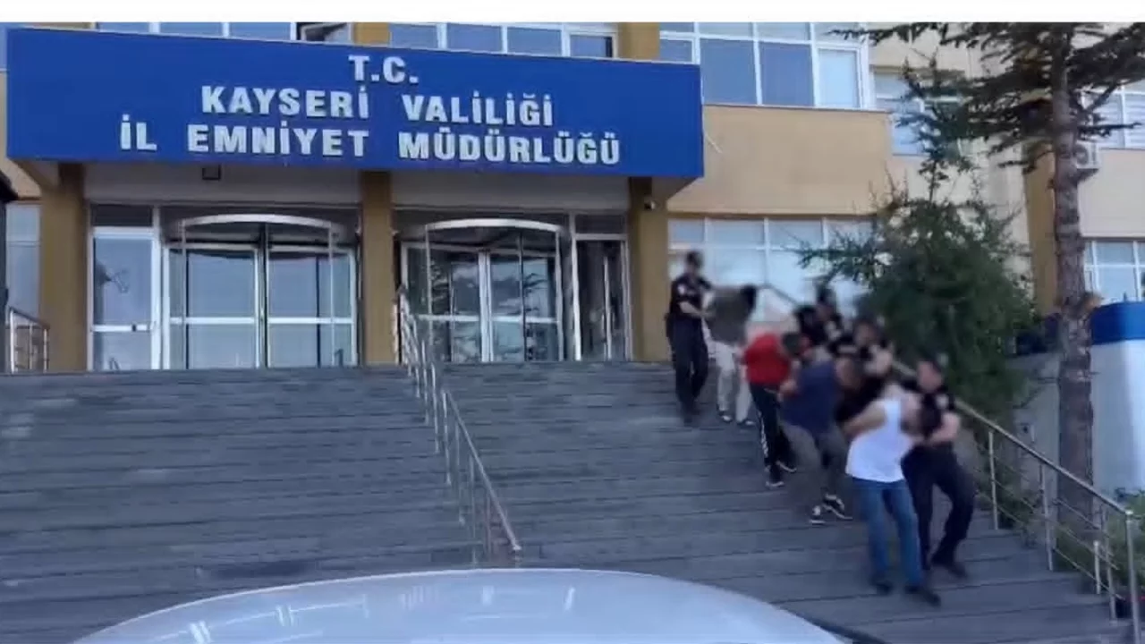 İHA destekli uyuşturucu operasyonunda 4 ş&uuml;pheli tutuklandı
