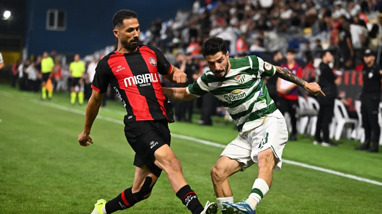 Bursaspor deplasmandan mağlubiyetle d&ouml;n&uuml;yor...